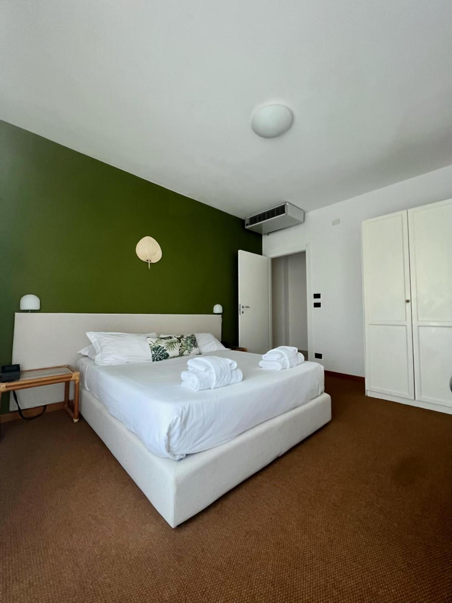 Aparthotelharvey Hotel 4*